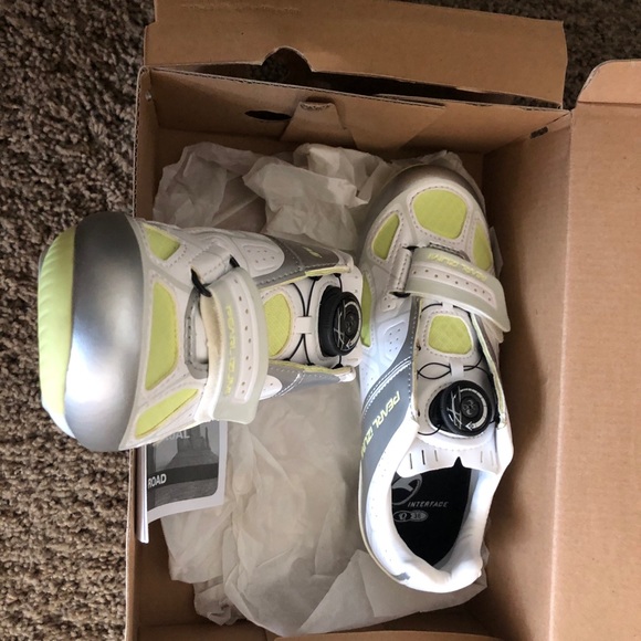 BRAND NEW Women’s Spin Shoes Size 6 - Picture 4 of 6